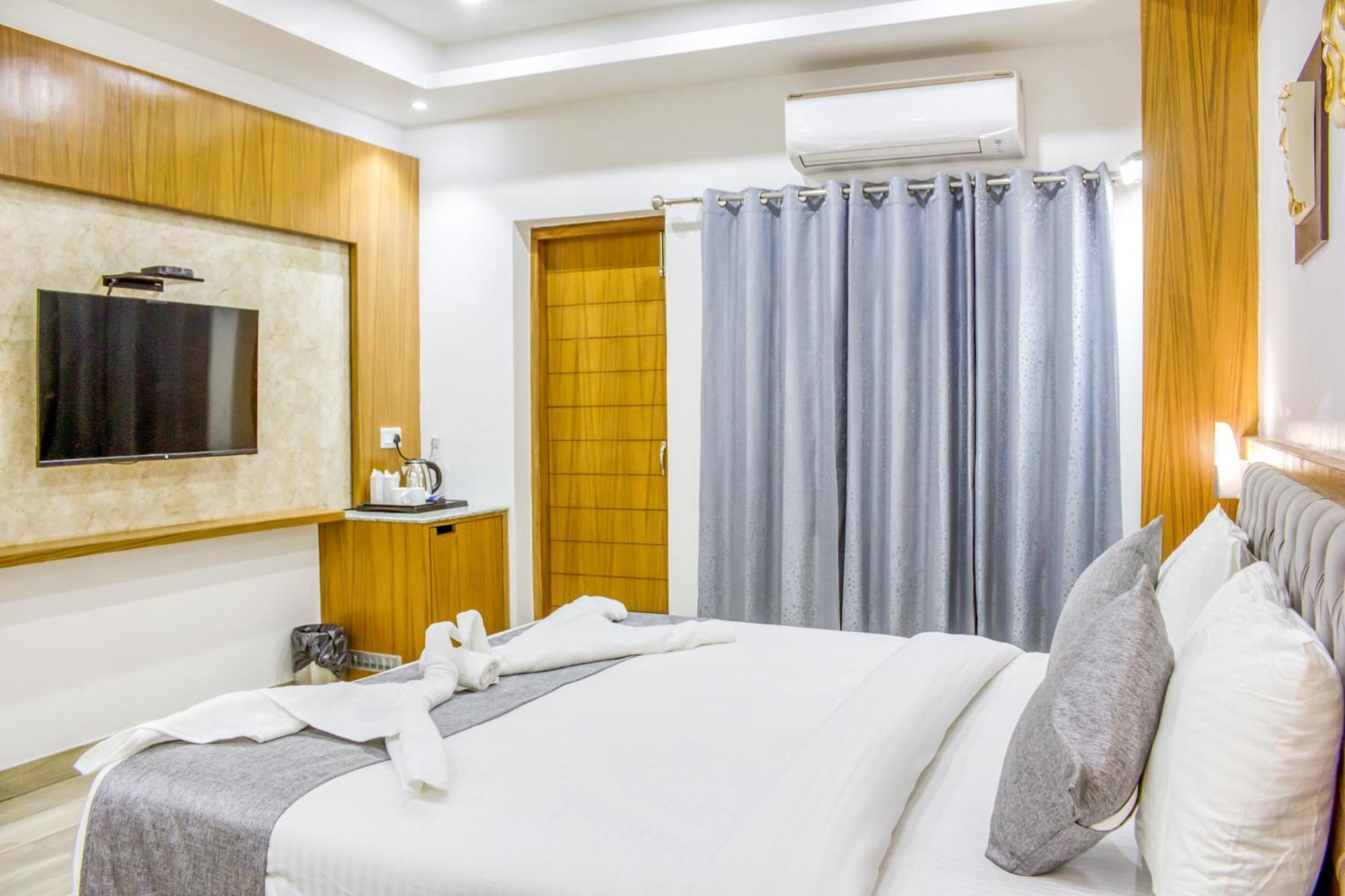 Zip By Spree Hotels Grand Legacy Prime Dehradun Esterno foto