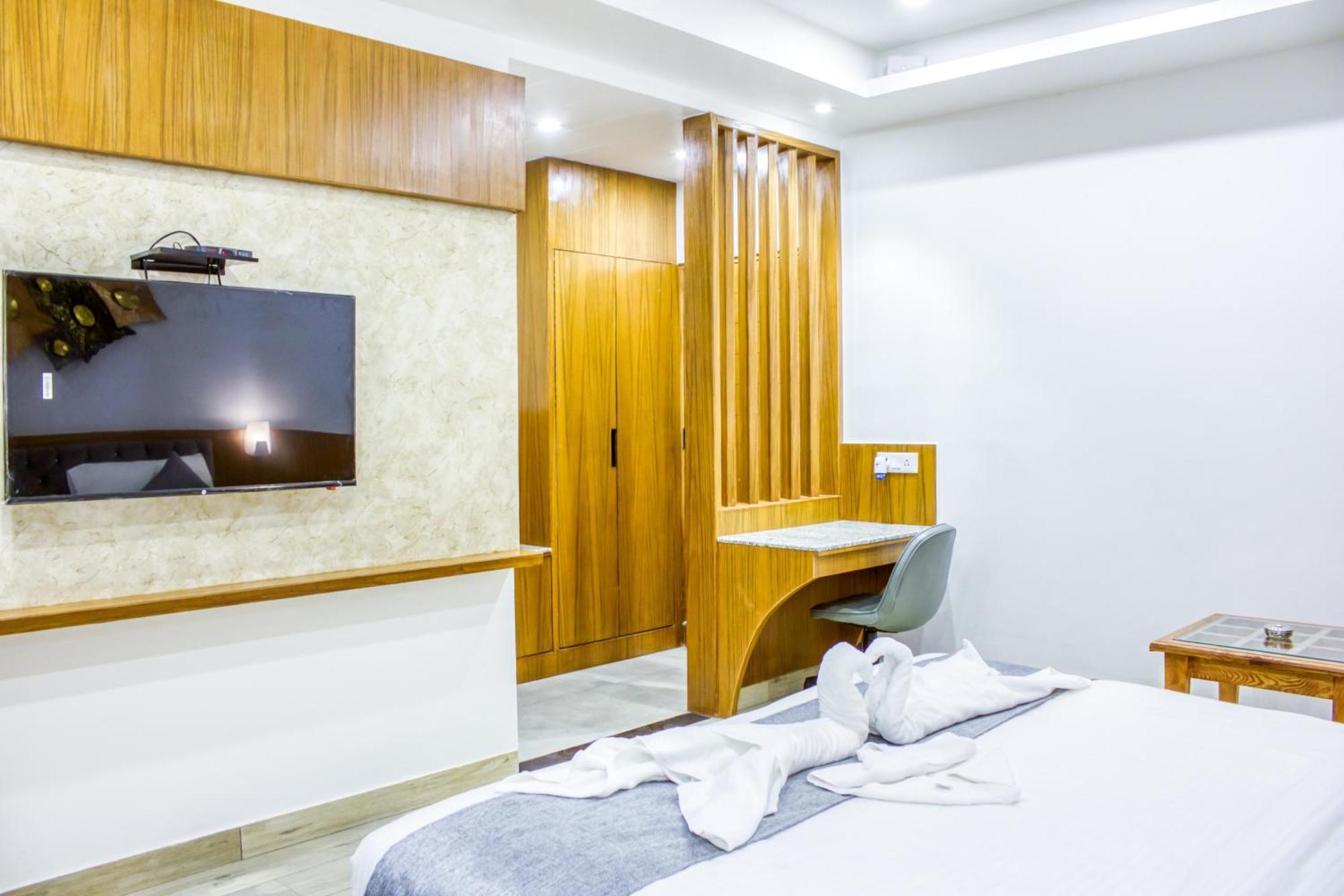 Zip By Spree Hotels Grand Legacy Prime Dehradun Esterno foto