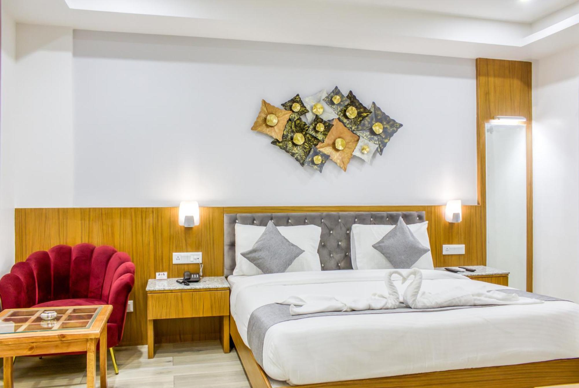 Zip By Spree Hotels Grand Legacy Prime Dehradun Esterno foto