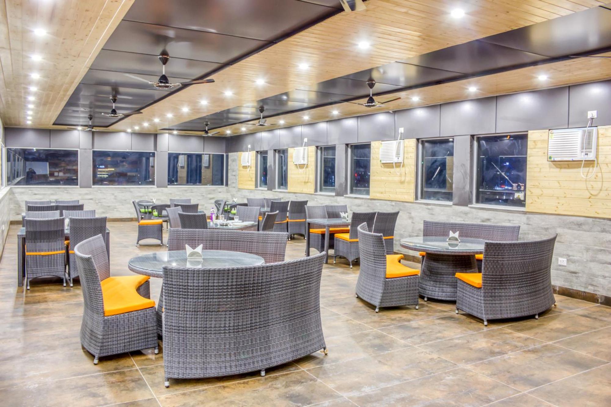 Zip By Spree Hotels Grand Legacy Prime Dehradun Esterno foto